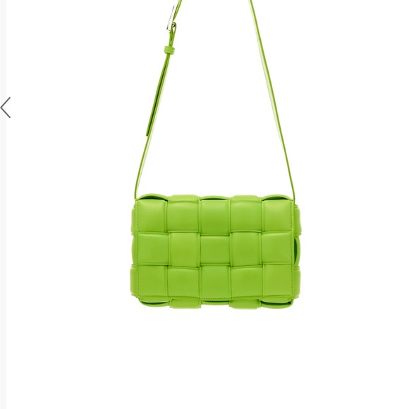 Bottega Veneta Padded Cassette bag in Acid Green leather - Picture 3 of 10